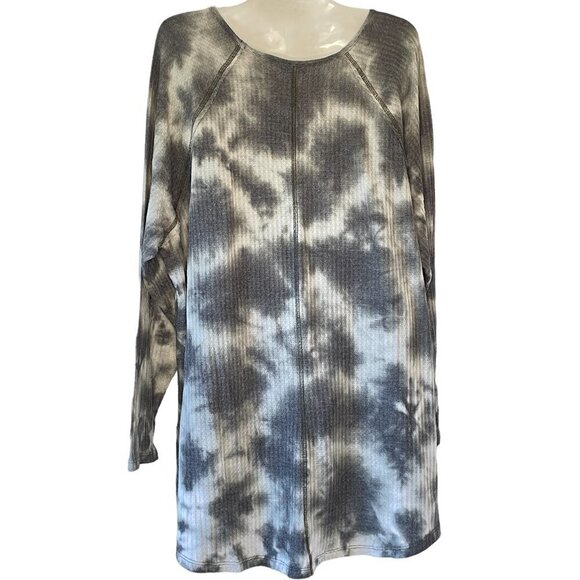 Torrid Tie-Dye Waffle Tunic has Long Tail and Long Raglan Sleeves Grey and White - Picture 5 of 8